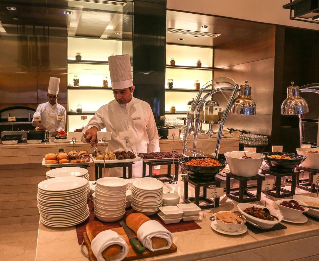 Hotel Trident Agra Agra  Zewnętrze zdjęcie A buffet at a hotel
