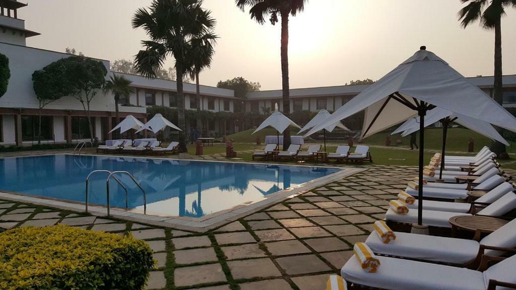 Hotel Trident Agra Agra  Zewnętrze zdjęcie The pool at the Taj Bengal