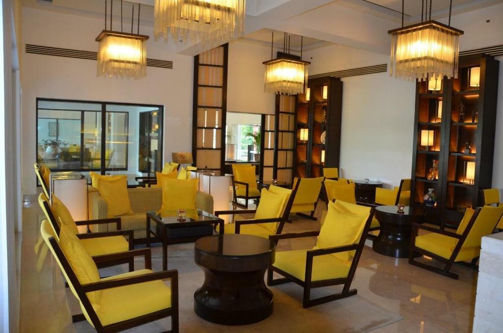 Hotel Trident Agra Agra  Zewnętrze zdjęcie The lounge at the airport